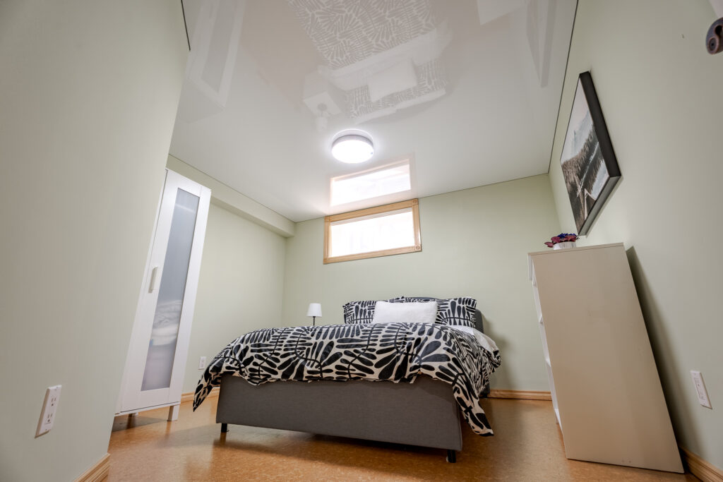 Bderoom after picture - stretch ceiling glossy white